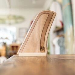 Display Wood Huck Fin 9 Display Wood Huck Fin -Almond Surfboards 2E1A7287