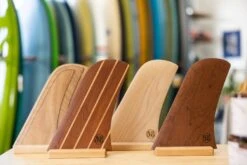 Display Wood Huck Fin 10 Display Wood Huck Fin -Almond Surfboards 2E1A7288